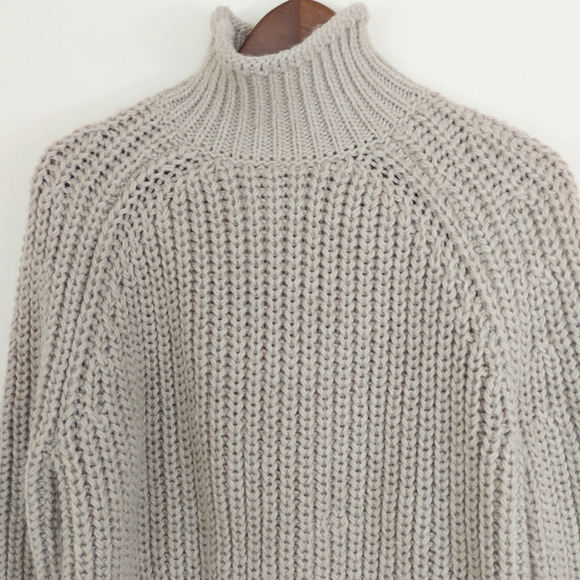 H&M High Neck Ribbed Sweater Size Small - Picture 2 of 7